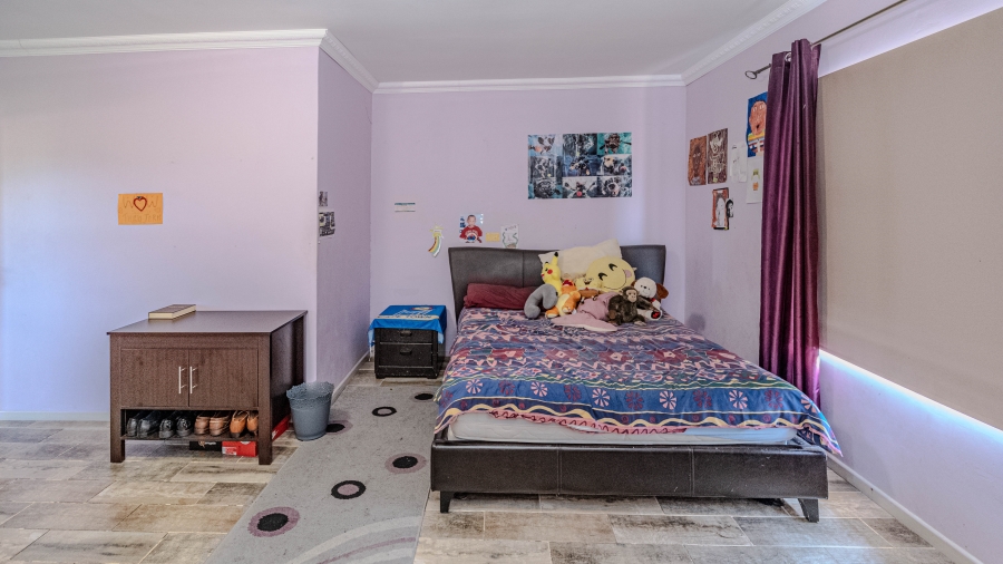 6 Bedroom Property for Sale in Vredekloof Heights Western Cape